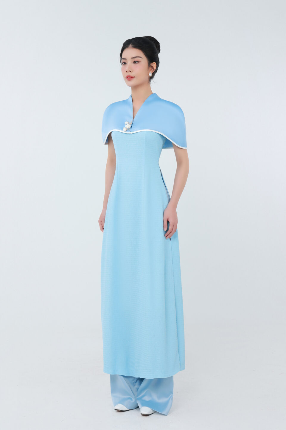 Sleeveless Cape Ao Dai 3